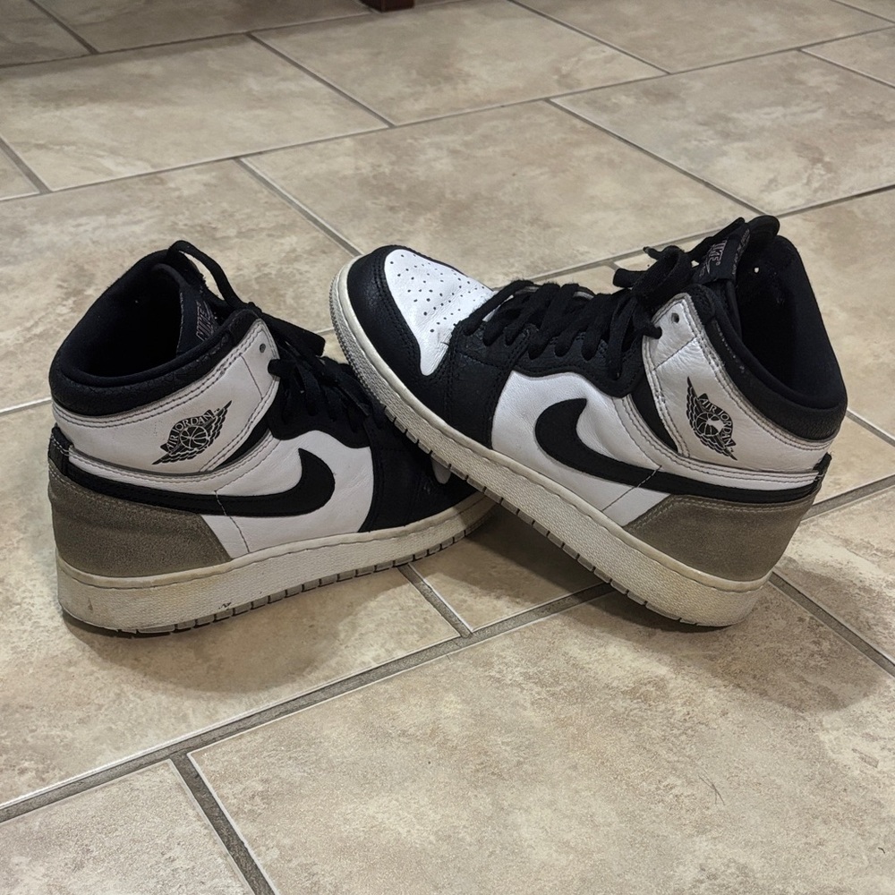 Jordan 1 Stage Haze (size 6 men’s) (size 7.5 women’s) used